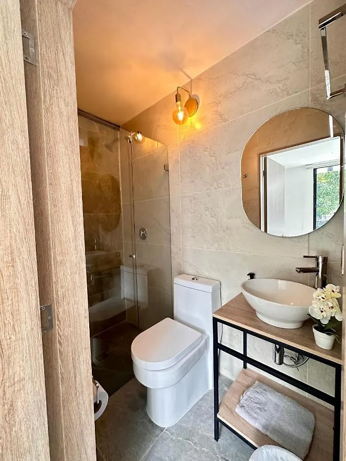 Comodas Y Modernas Habitaciones Con Bano Privado Para 2 Y 3 Personas En La 70 Laureles Estadio Medellín 0*,